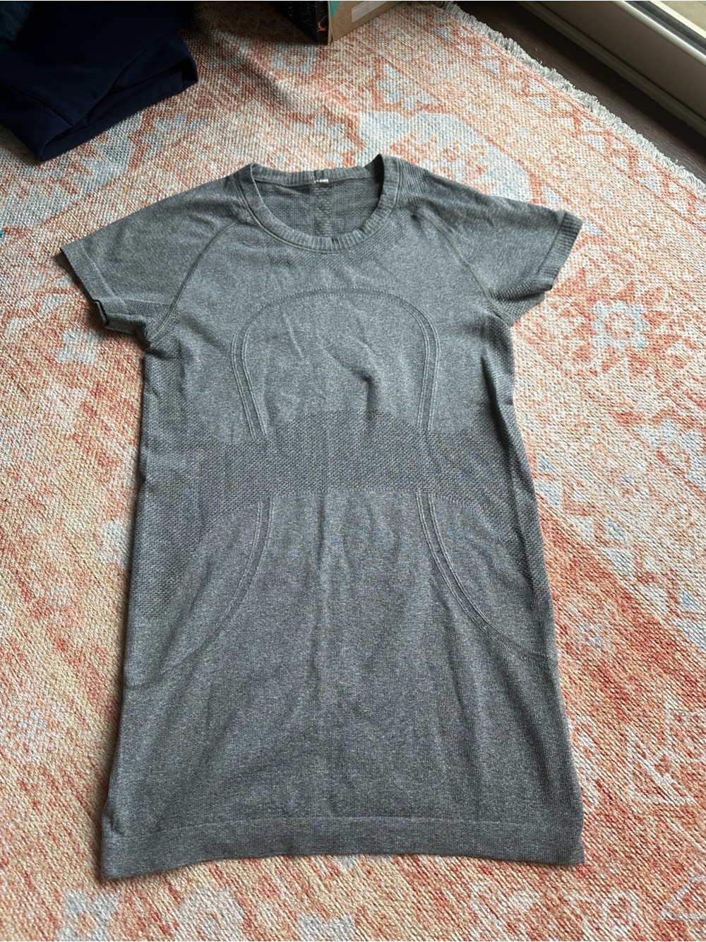 Lululemon Swiftly Tech Short Sleeve grey size 4 original style hip length - Picture 2 of 6
